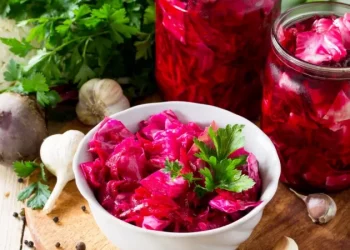 Пікантна маринована капуста пелюстками: рецепт на зиму
