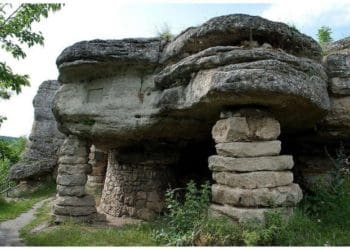 Монастирок на Тернопільщині притягує і мандрівників, і пересічних людей, і глибоко віруючих