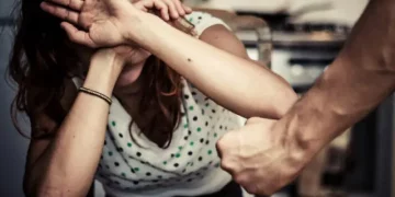 У Тернополі домашній тиран намагався відкупитися від поліції