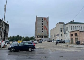 Впав з недобудованої багатоповерхівки: у Тернополі біля «Подолян» загинув чоловік