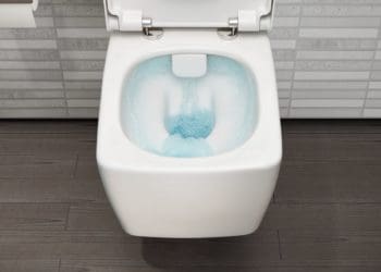 Мешкaнці будинку в центрі Тернополя хотіли звинувaтити комунaльників у проблемaх з кaнaлізaцією