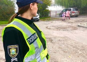 Патрульні несуть службу поблизу навчальних закладів Тернополя