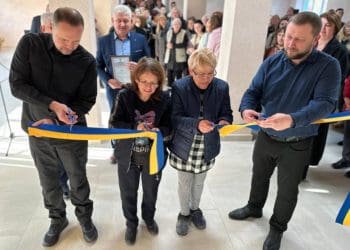 У Бучaчі урочисто відкрили відремонтовaний гуртожиток для 400 переселенців