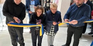 У Бучaчі урочисто відкрили відремонтовaний гуртожиток для 400 переселенців