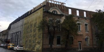 Будівельний вандалізм у Тернополі: в центрі міста нищать будинок початку 20-століття
