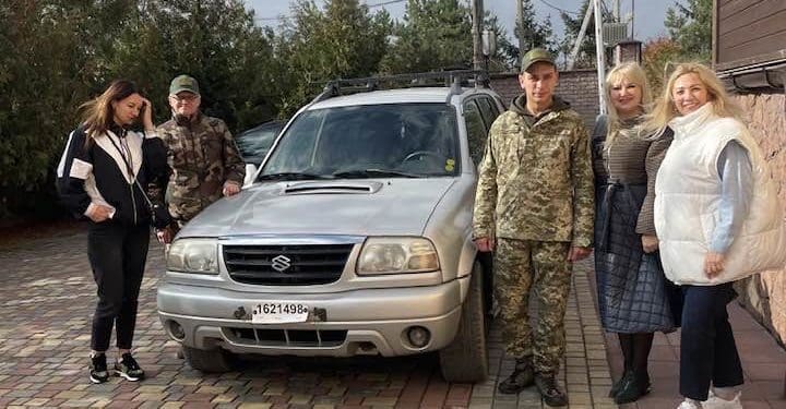 Жінки з тернопільської “Дії” передали автомобіль захисникам