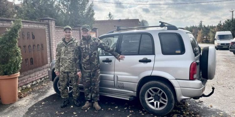 Жінки з тернопільської “Дії” передали автомобіль захисникам