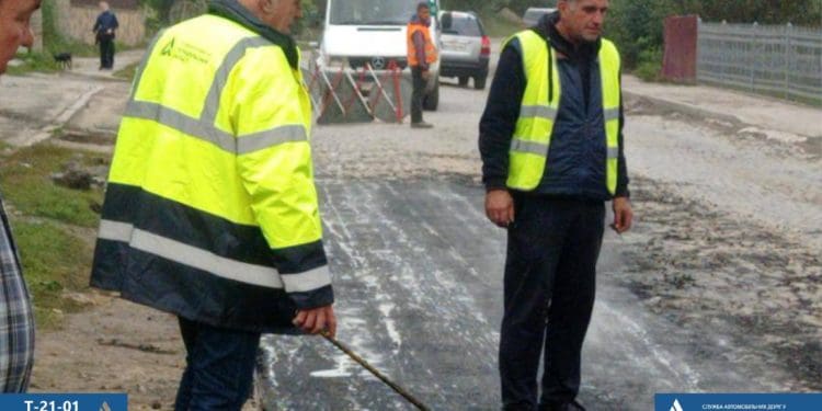 Співпраця із громадами дозволяє проводити більше робіт на державних дорогах області