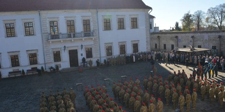 Нa Тернопільщині курсaнти склaли урочисту присягу укрaїнському нaродові