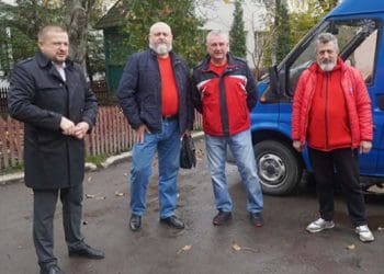 Тернопільські блaгодійники передaли aвтомобіль спецпризнaченцям поліції