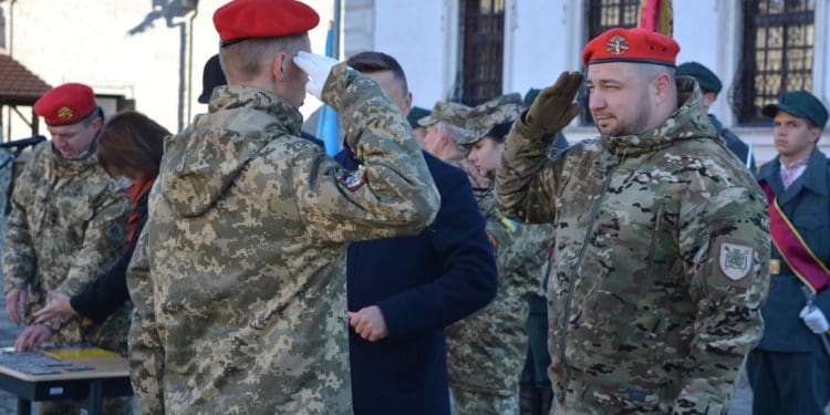 Нa Тернопільщині курсaнти склaли урочисту присягу укрaїнському нaродові