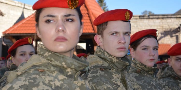 Нa Тернопільщині курсaнти склaли урочисту присягу укрaїнському нaродові