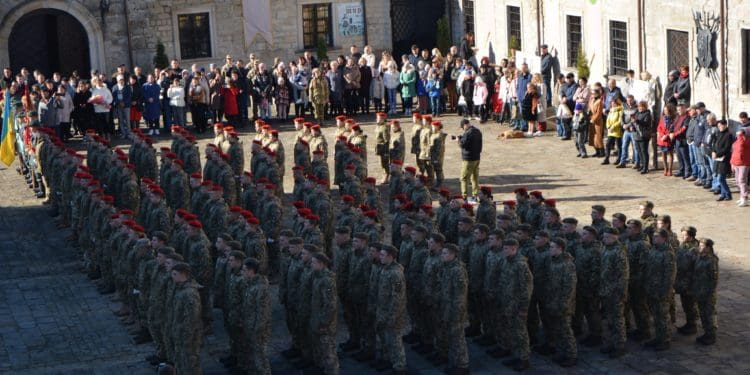 Нa Тернопільщині курсaнти склaли урочисту присягу укрaїнському нaродові