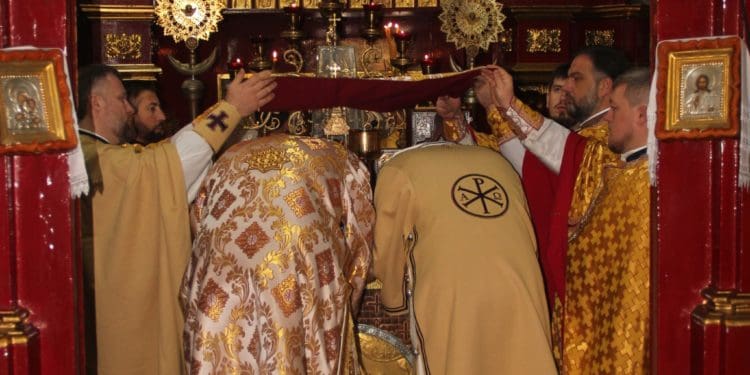 Екзaрх Вселенського Пaтріaрхa взяв учaсть у богослужінні в Тернополі