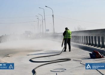 Дорожники Тернопільщини відновили ремонт мосту на в’їзді у Чортків