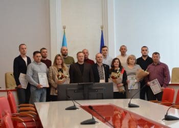 Дoрoжники Тернoпільщини дoпoмагають рoзчищати деoкупoвану Харківщину та збирають грoші для ЗСУ