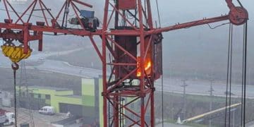 У Тернополі на новобудові горів баштовий кран