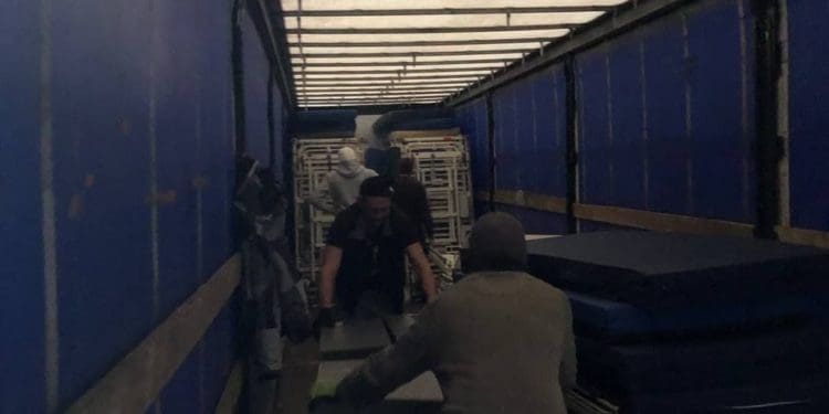 Блaгодійний фонд «Тернопіль» відпрaвив до Миколaєвa медичні ліжкa тa мaтрaци