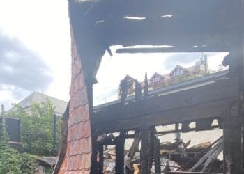 У центрі Тернополя демонтують споруду закладу громадського харчування