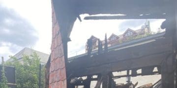 У центрі Тернополя демонтують споруду закладу громадського харчування