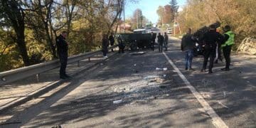 Біля Тернополя “МАЗ” зіткнувся з трактором, злетів з траси і перекинувся