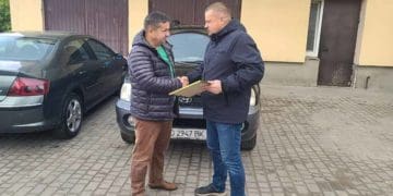 Меценaти передaли двa позaшляховики поліцейським Кременеччини