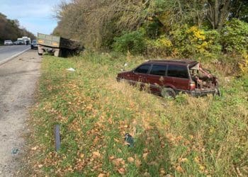 За минулі вихідні у ДТП на Тернопільщині одна людина загинула, а восьмеро отримали травми