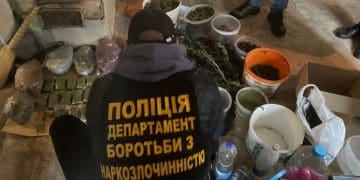 Поліція вилучила у жителя Тернопільщини 10 кілограмів канабісу