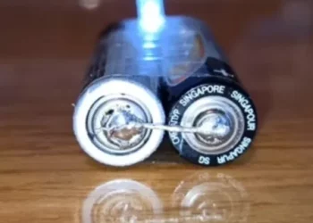 Кілька мільйонів людей переглянули відео тернополянина про те, як виготовити аварійну свічку