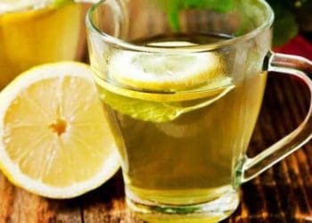 Для жіночої краси: 3 омолоджуючі напої, які просто необхідні жінкам