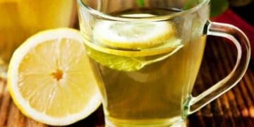 Для жіночої краси: 3 омолоджуючі напої, які просто необхідні жінкам