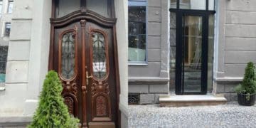 У Тернополі в будинку на вулиці Кульчицької старовинні двері демонтували без погодження