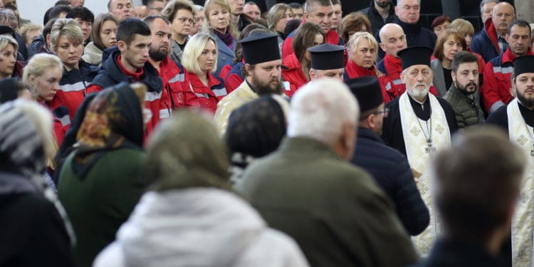 Домовину несли медики: у Тернополі поховали заслуженого лікаря України Михайла Джуса
