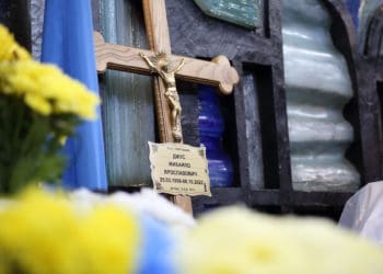 Домовину несли медики: у Тернополі поховали заслуженого лікаря України Михайла Джуса