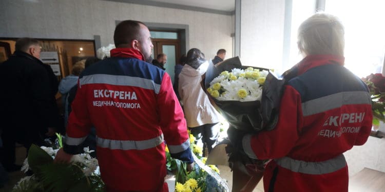 Домовину несли медики: у Тернополі поховали заслуженого лікаря України Михайла Джуса