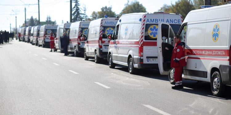 Домовину несли медики: у Тернополі поховали заслуженого лікаря України Михайла Джуса