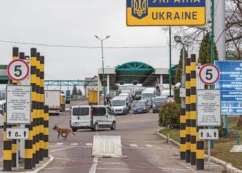 Заборона на виїзд чоловіків за кордон під час воєнного стану є неконституційною, – НАЗК