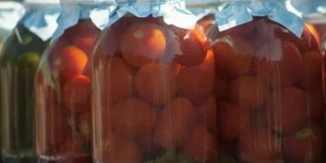 Рецепт солодких маринованих помідорів на зиму