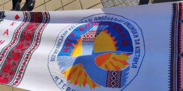 Із Тернополя до Львова передали рушник єднання