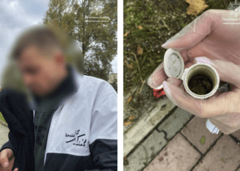 Тернополянин переходив дорогу у недозволеному місці і попався з наркотиками