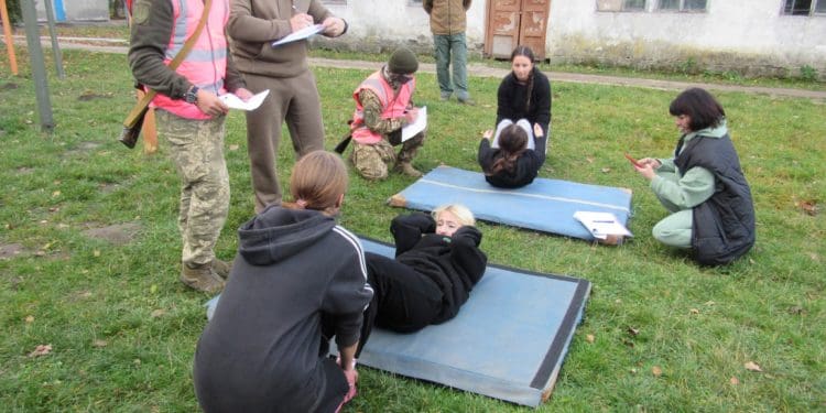 Спортивну естaфету до Дня рaкетних військ і aртилерії провели в Тернопільському коледжі