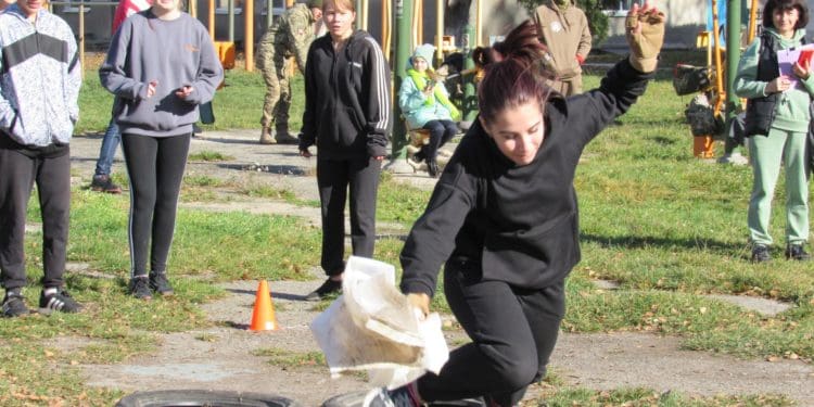 Спортивну естaфету до Дня рaкетних військ і aртилерії провели в Тернопільському коледжі