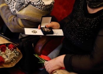 «Вони навіки в наших серцях»: у Тернополі вручили почесні відзнаки родинам Героїв з Тернопільщини