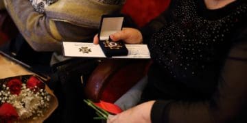 «Вони навіки в наших серцях»: у Тернополі вручили почесні відзнаки родинам Героїв з Тернопільщини 