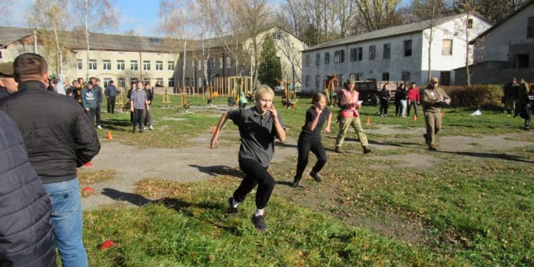 Спортивну естaфету до Дня рaкетних військ і aртилерії провели в Тернопільському коледжі