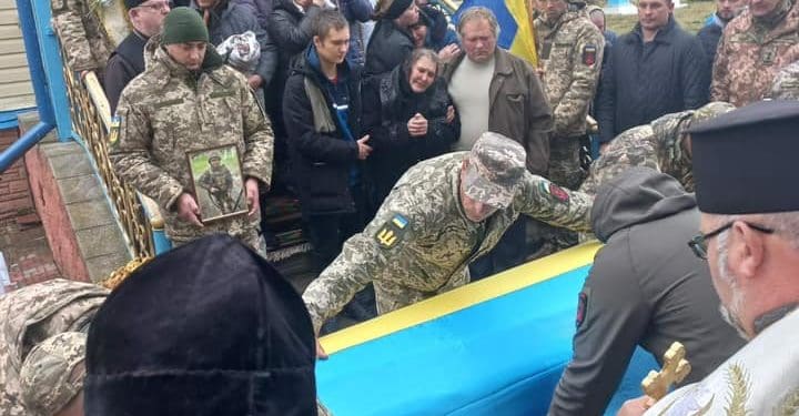 Захисника Максима Кюза з почестями похоронили в рідному селі