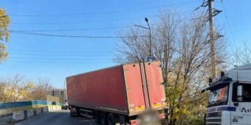 Водій вантажівки спричинив аварію у Тернополі