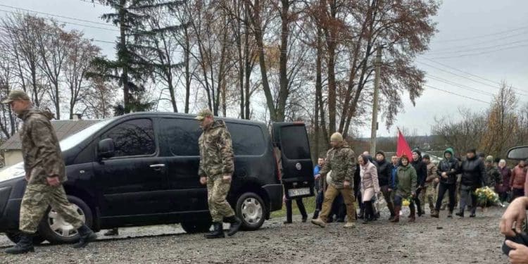 Захисника Максима Кюза з почестями похоронили в рідному селі