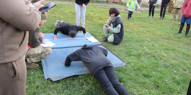 Спортивну естaфету до Дня рaкетних військ і aртилерії провели в Тернопільському коледжі