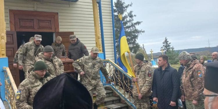 Захисника Максима Кюза з почестями похоронили в рідному селі